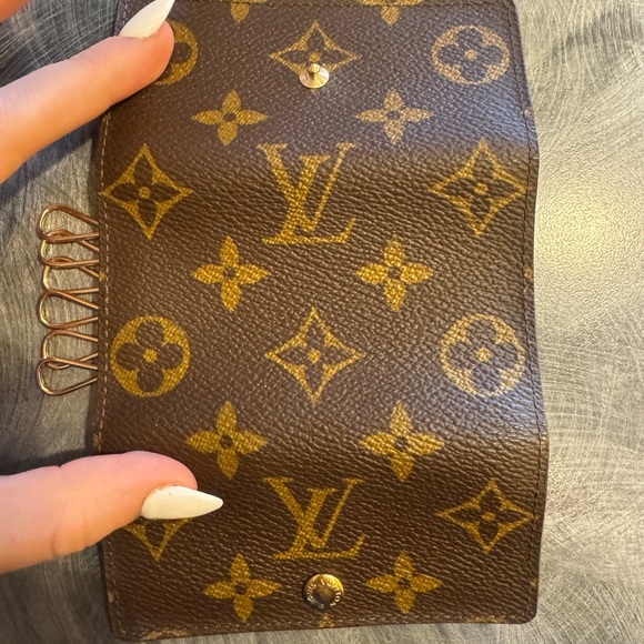 Louis Vuitton Tan Leather Key Holder with Gold Accents - Picture 5 of 5